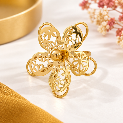 Bague Ajustable Fleur Ajourée Dorée en acier inoxydable pour femme