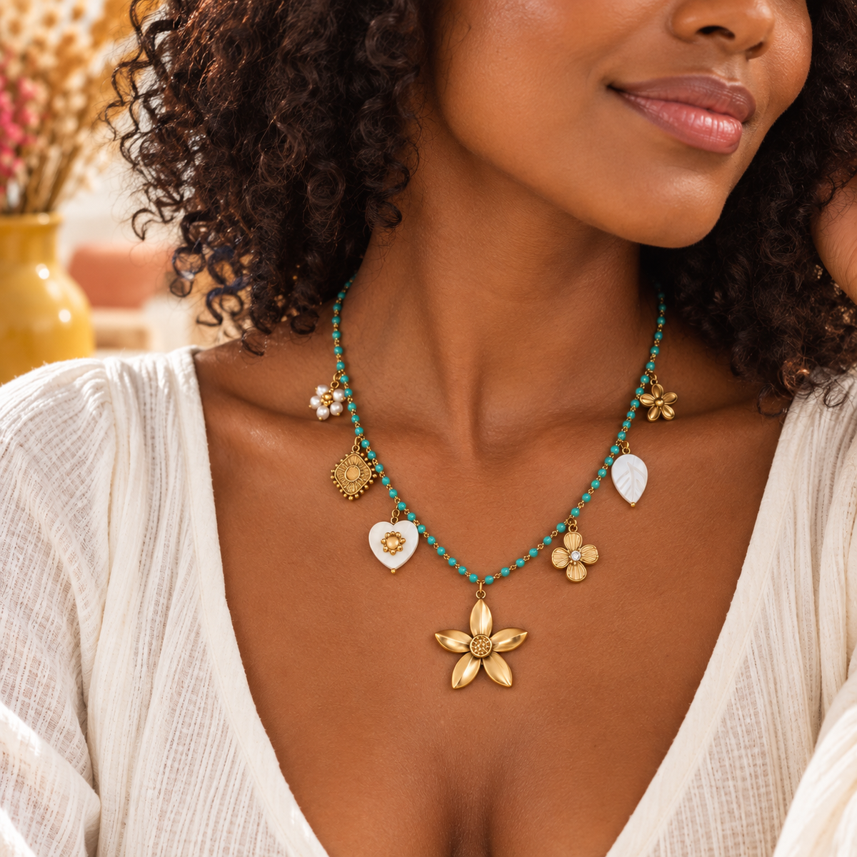 Collier Perles Turquoise & Charms Fleurs Doré en acier inoxydable pour femme